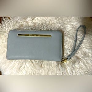 Steve Madden wallet wristlet coin purse. EUC - like new! Grey color